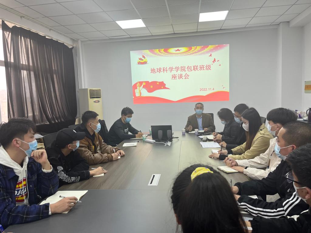 闫校长座谈会.jpg 闫校长座谈会.jpg