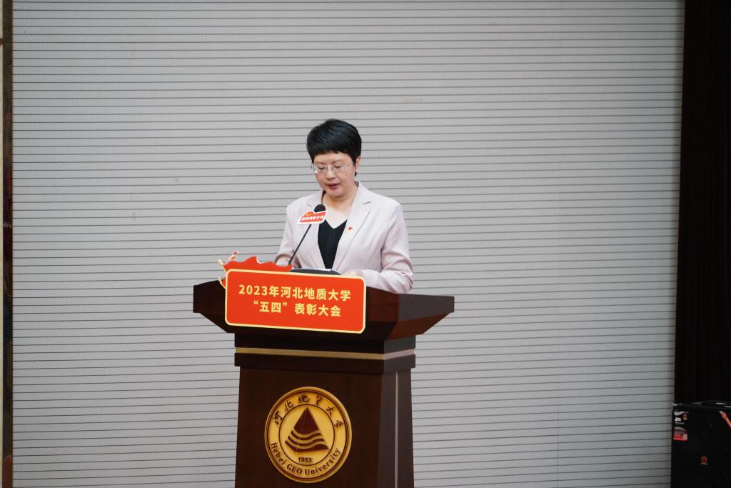 校团委书记郭雅洁宣读《共青团澳门沙金在线平台委员会2023年五四表彰决定》.JPG 校团委书记郭雅洁宣读《共青团澳门沙金在线平台委员会2023年五四表彰决定》.JPG