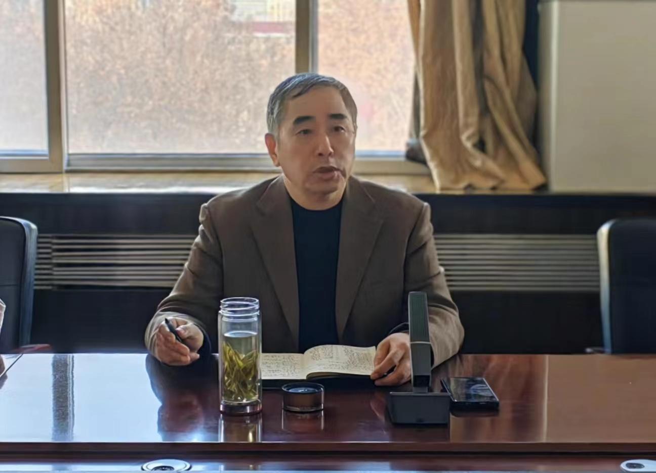 闫校长.jpg 闫校长.jpg