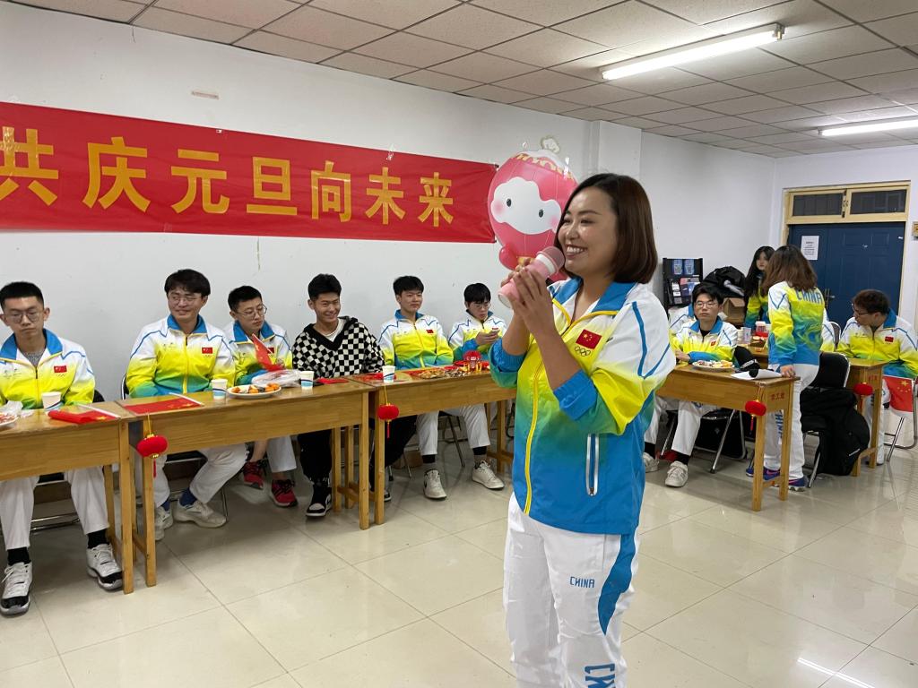 教师志愿者师柔剑演唱《最初的梦想》.jpg 教师志愿者师柔剑演唱《最初的梦想》.jpg